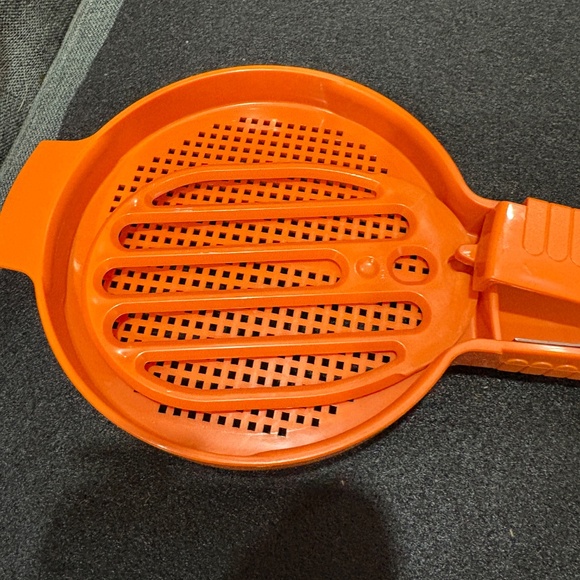 Vintage TUPPERWARE Sift It Sugar Flour Orange #1689-11 - Picture 3 of 4